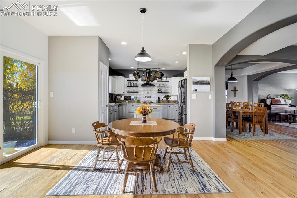 Image 9 of 50: Dining Area