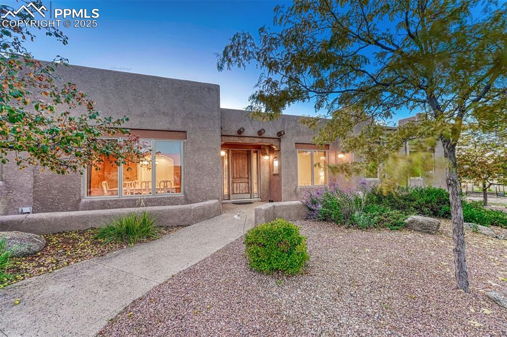 Image 13 of 37: Entry