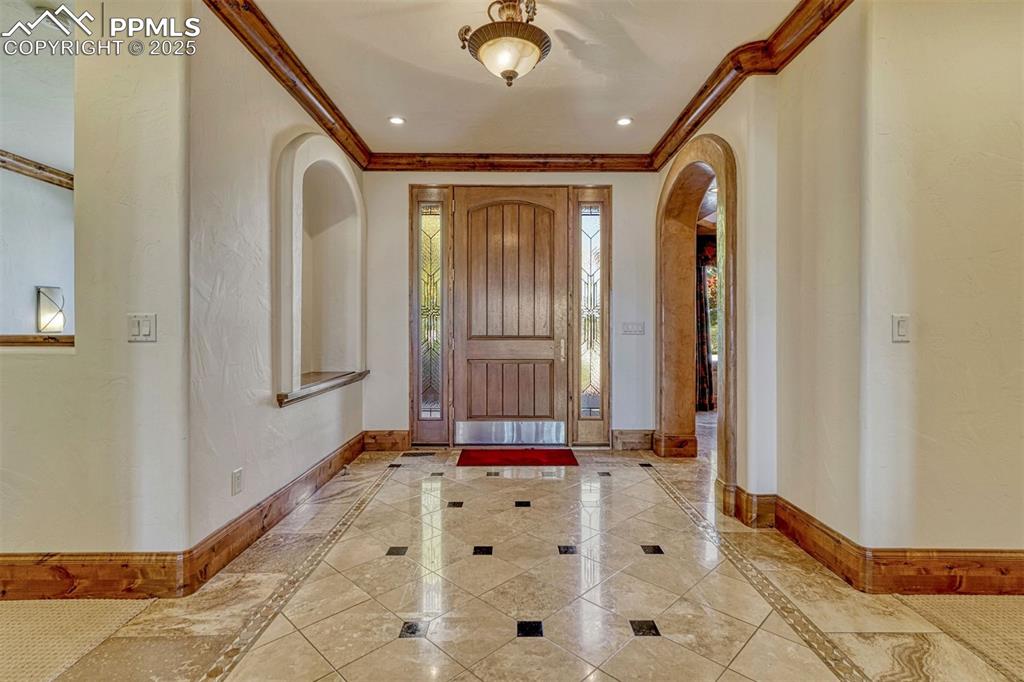 Image 14 of 37: Entry