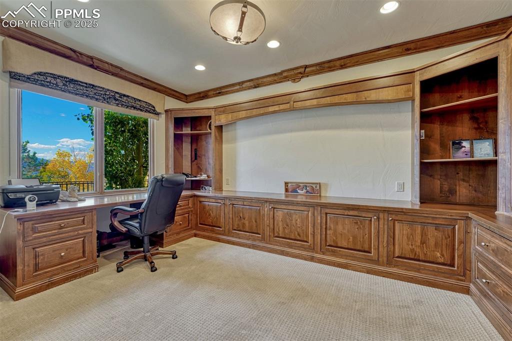 Image 20 of 37: Office