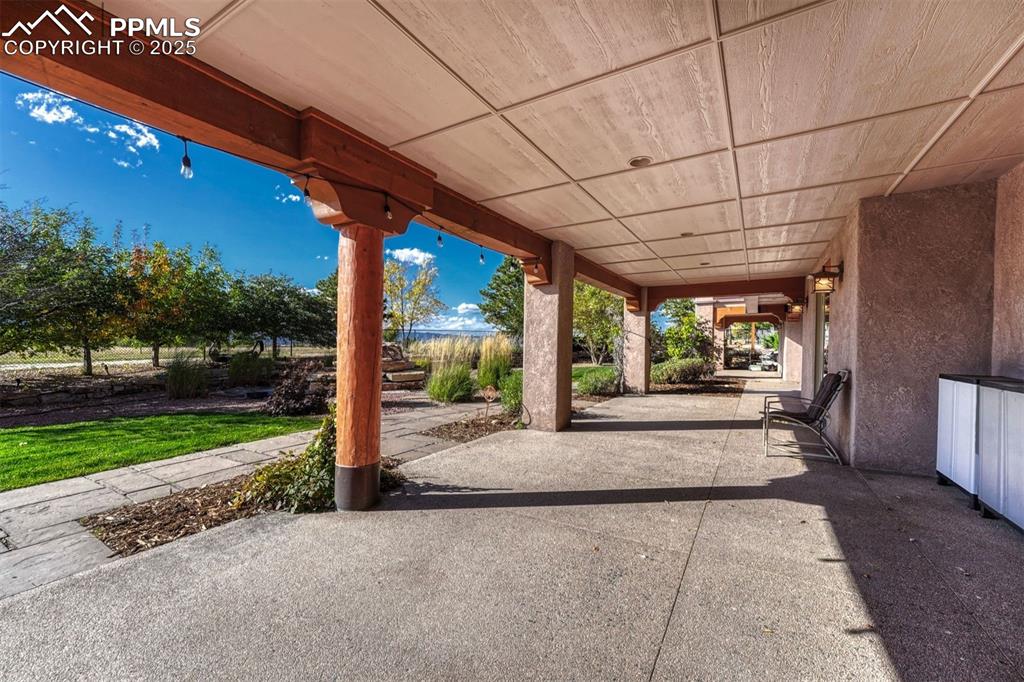 Image 31 of 37: Patio