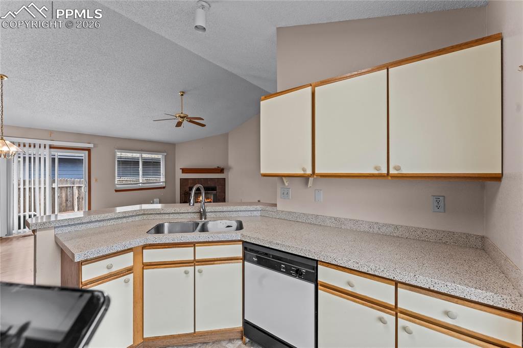 Image 11 of 47: Kitchen