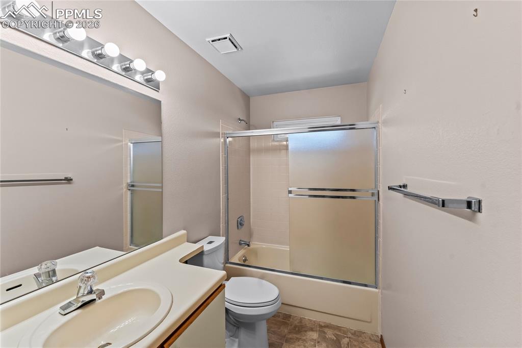 Image 14 of 47: Bathroom