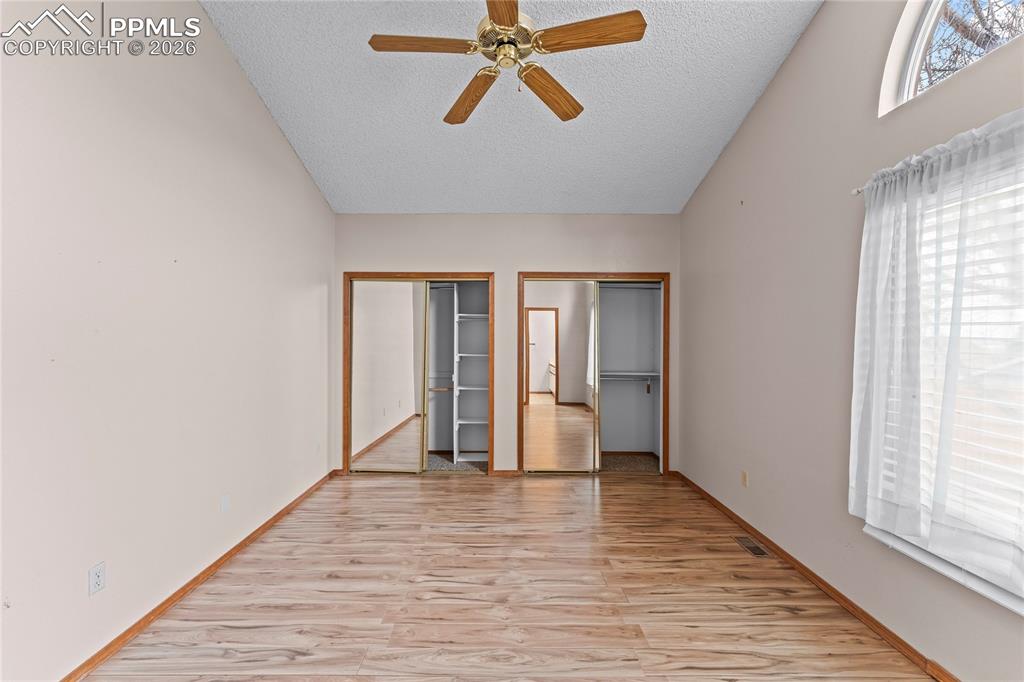 Image 18 of 47: Bedroom