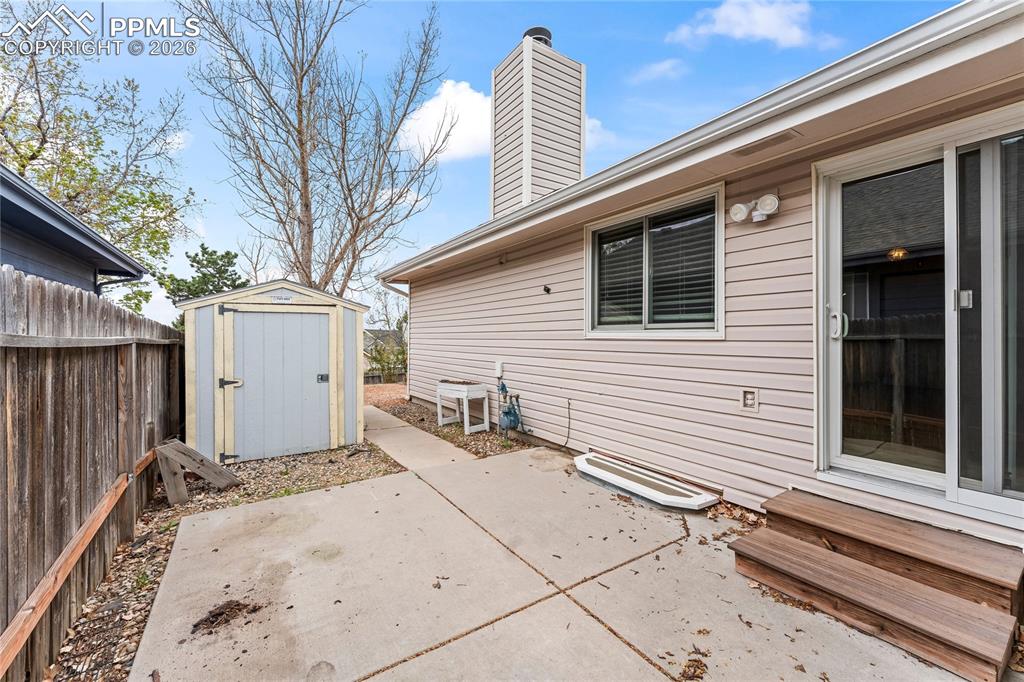 Image 34 of 47: Patio