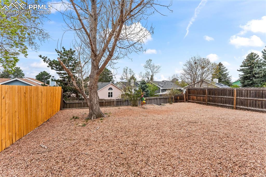 Image 36 of 47: Yard