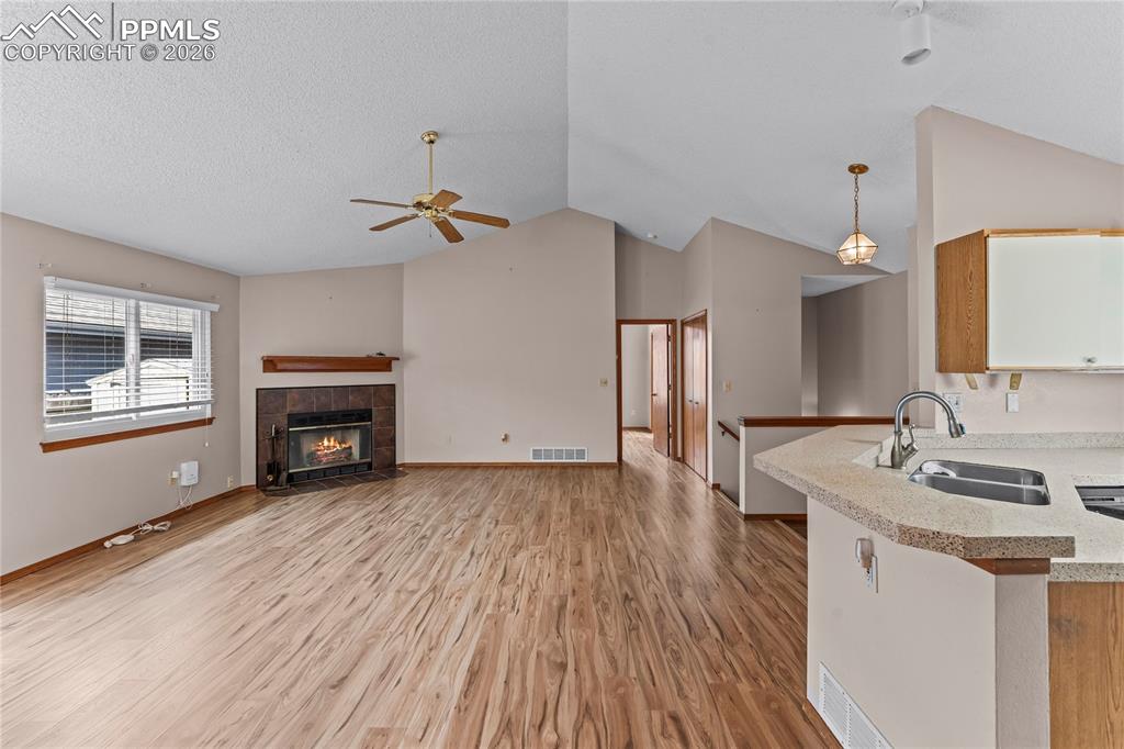 Image 8 of 47: Kitchen