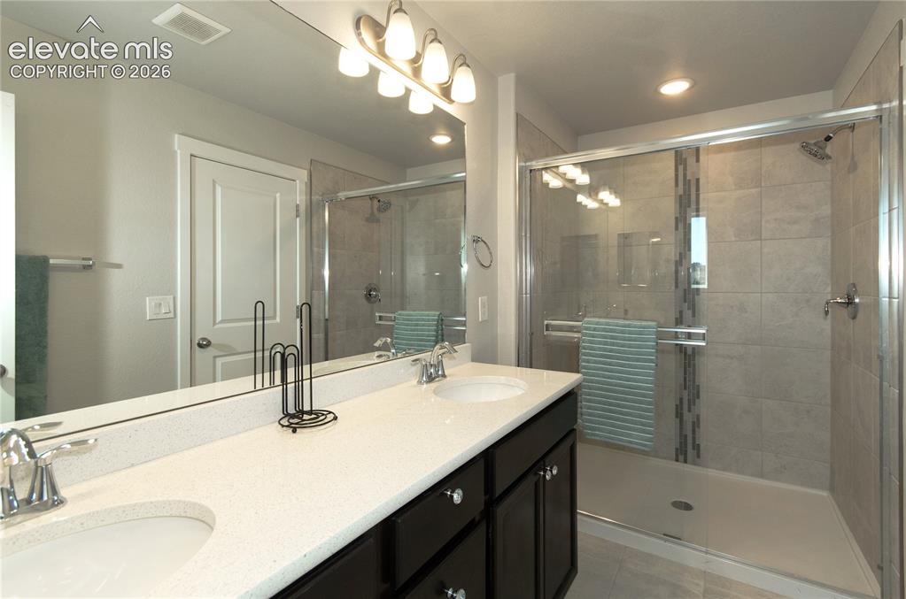 Image 12 of 20: Primary bath