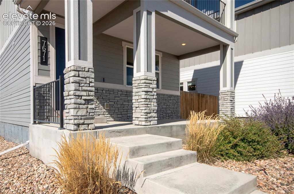 Image 2 of 20: Front porch
