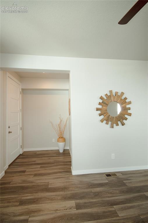 Image 4 of 20: Entrance Foyer
