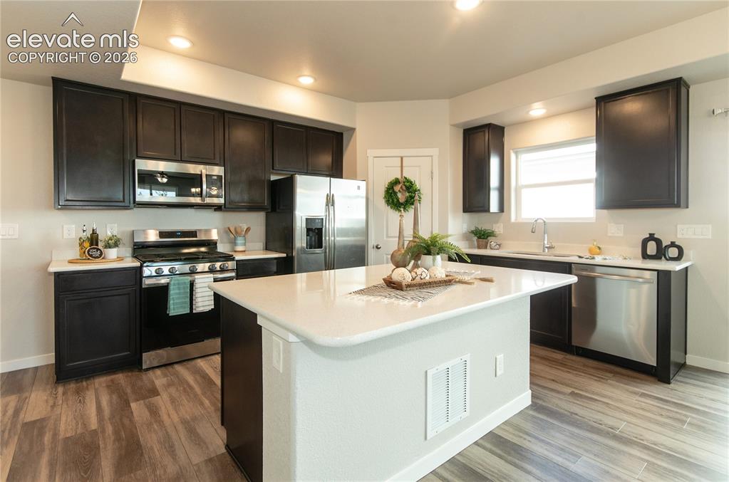 Image 5 of 20: kitchen