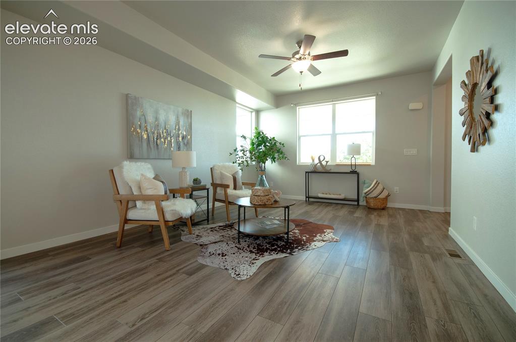 Image 7 of 20: living room
