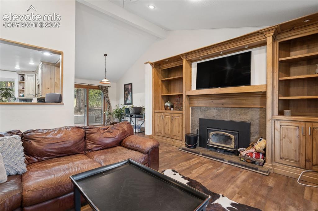 Image 10 of 30: Living Room