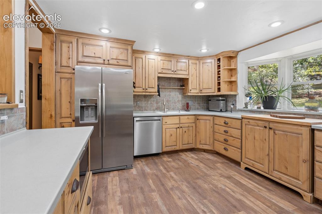Image 4 of 30: Kitchen