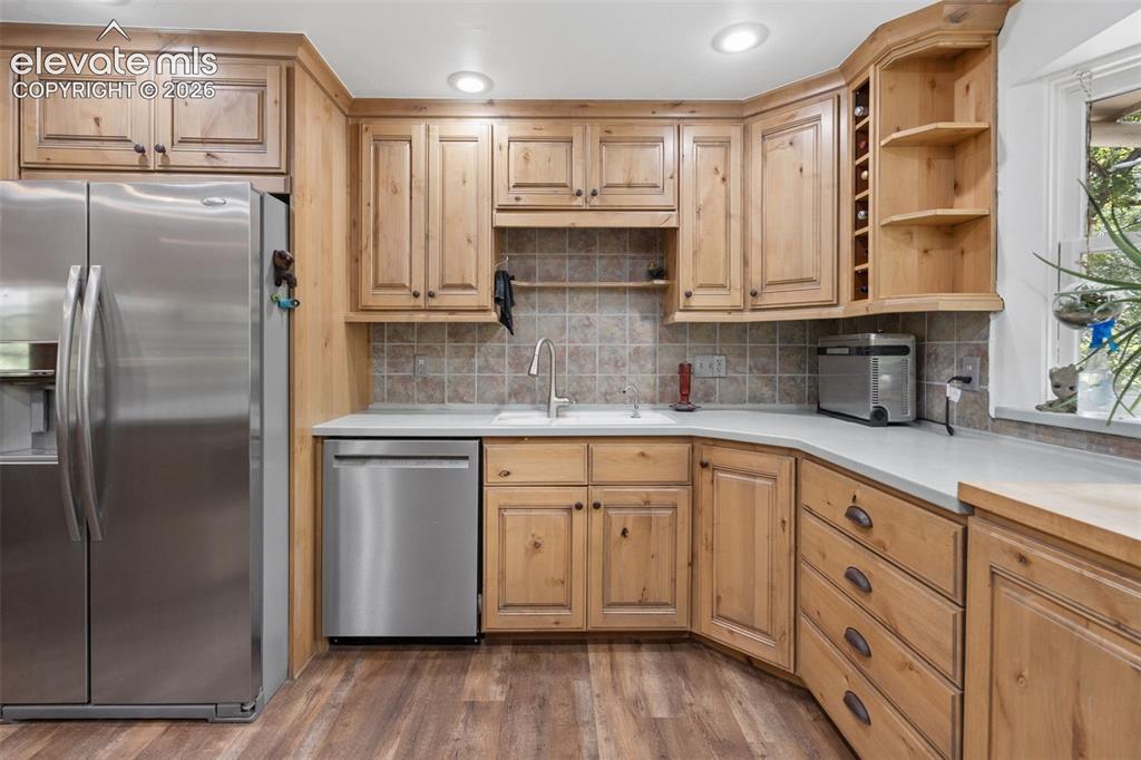 Image 5 of 30: Kitchen