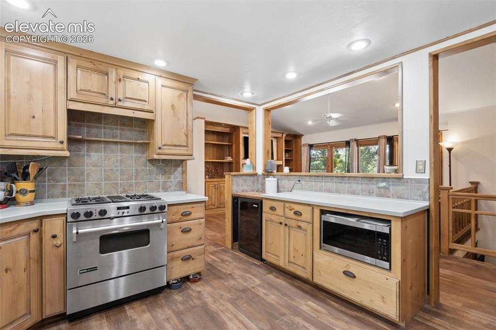 Image 8 of 30: Kitchen