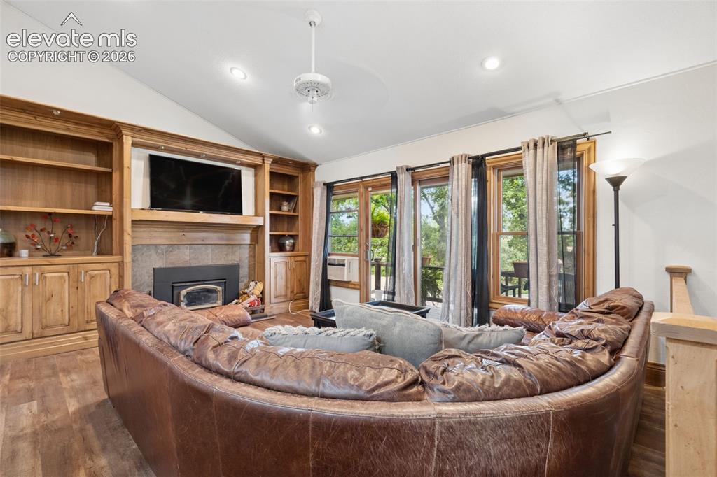 Image 9 of 30: Living Room