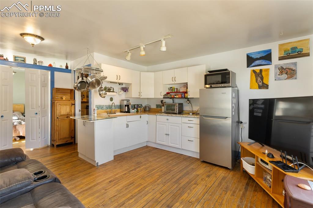 Image 11 of 38: Kitchen