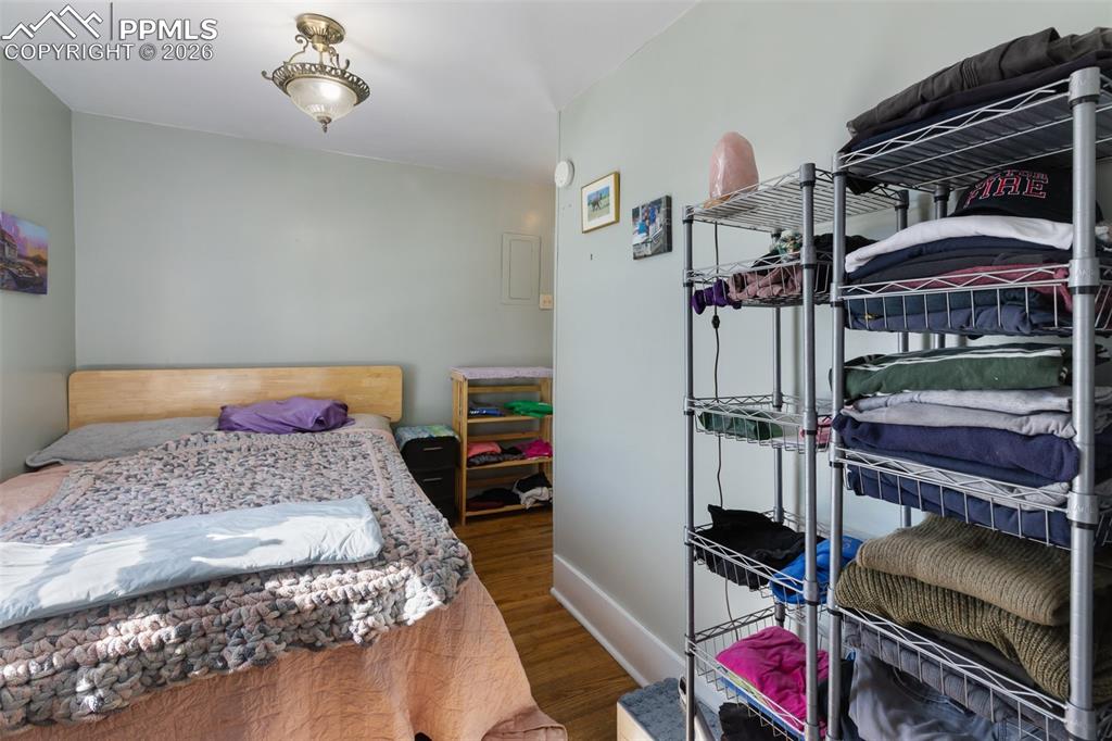 Image 18 of 38: Bedroom