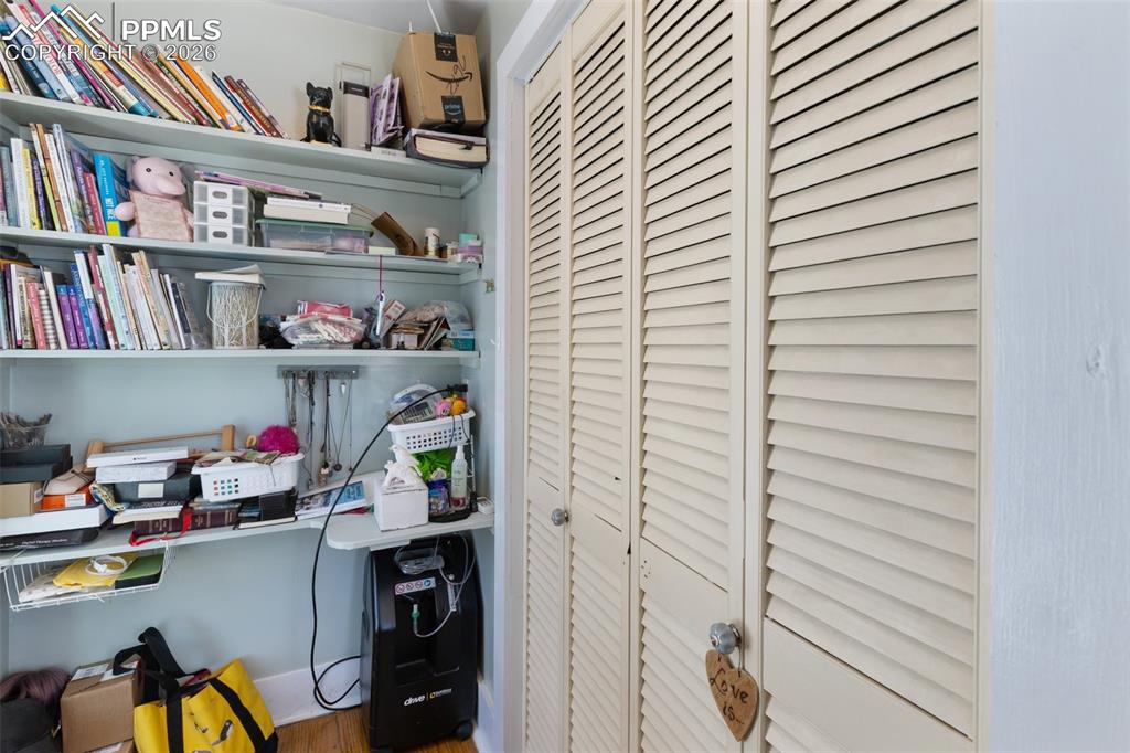 Image 20 of 38: Closet