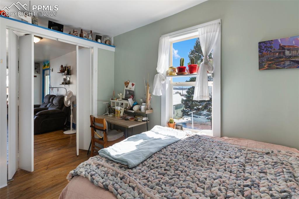 Image 21 of 38: Bedroom