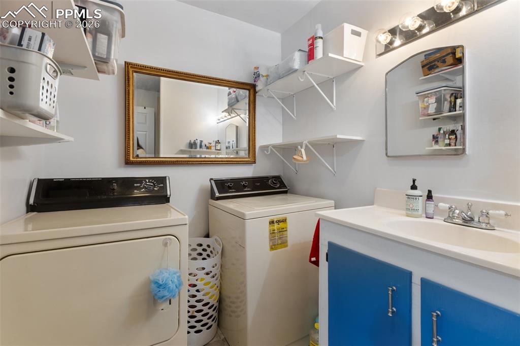 Image 22 of 38: Laundry