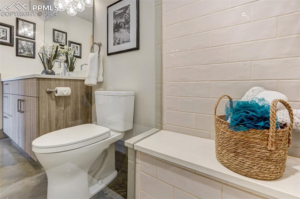 Image 36 of 50: Master Bathroom