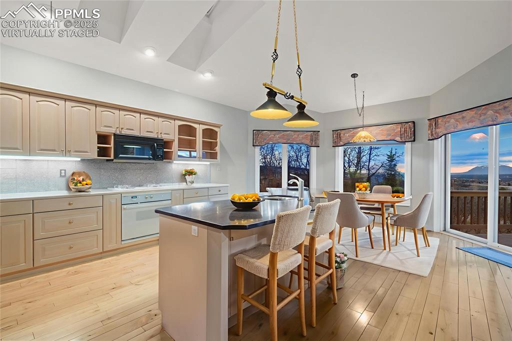 Image 18 of 48: Virtually Staged
