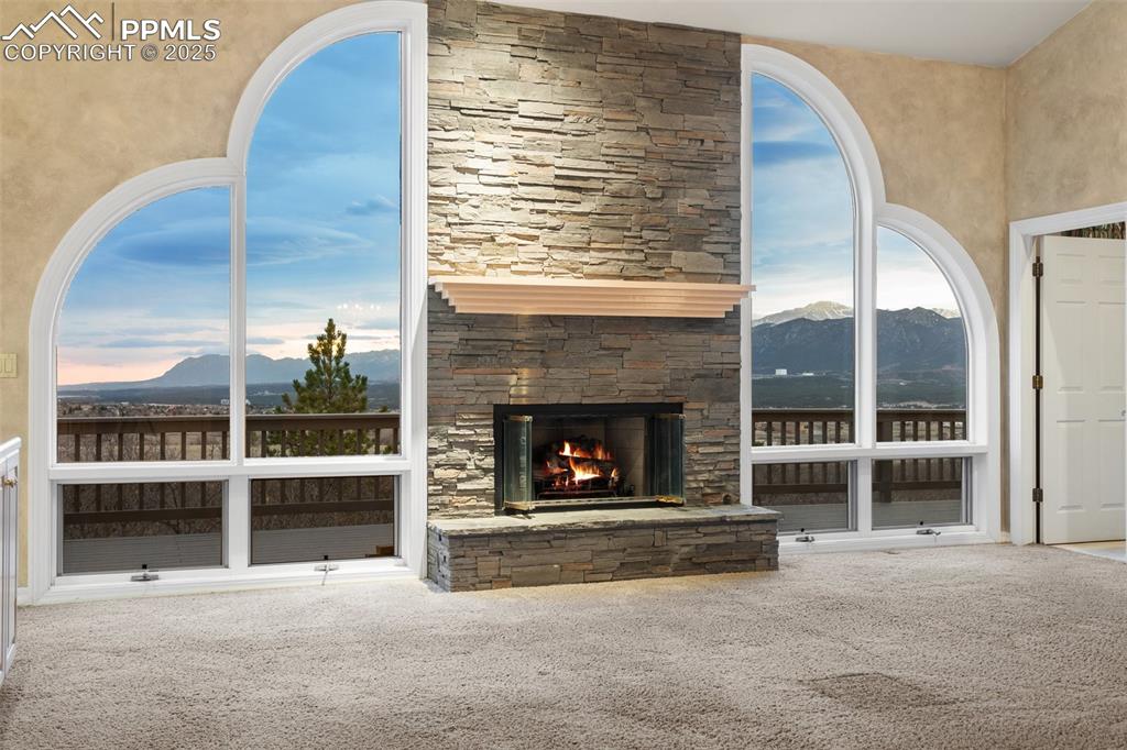 Image 27 of 48: Living Room