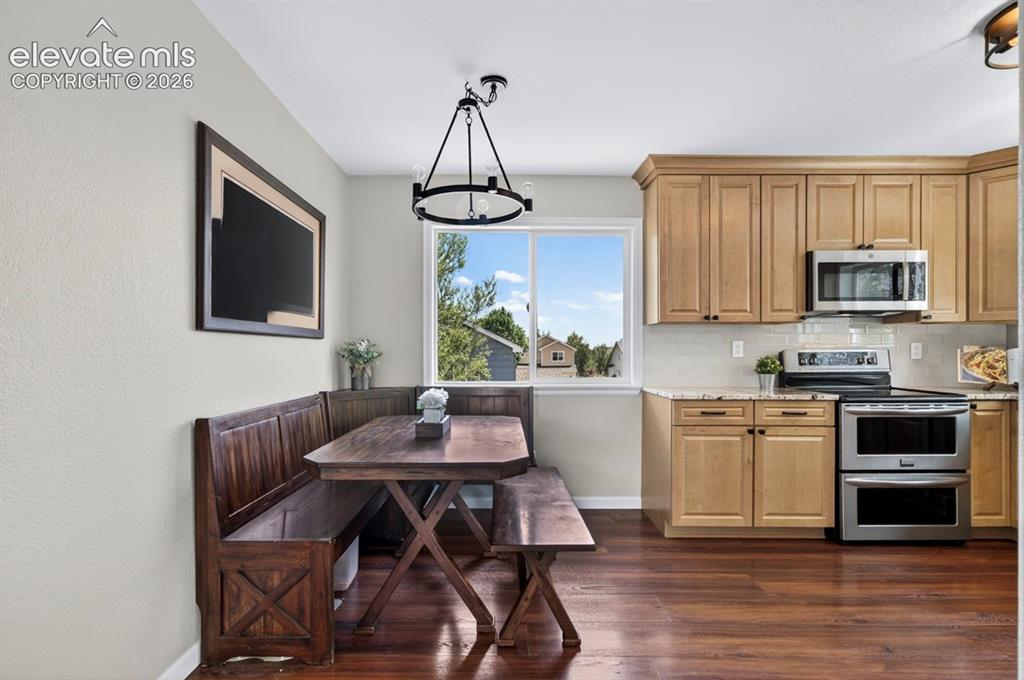 Image 13 of 41: Kitchen