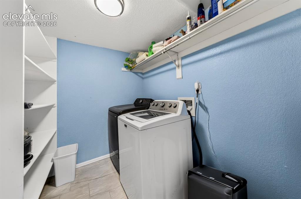 Image 28 of 41: laundry room