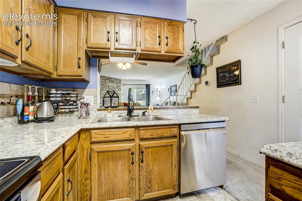 Image 5 of 39: Kitchen