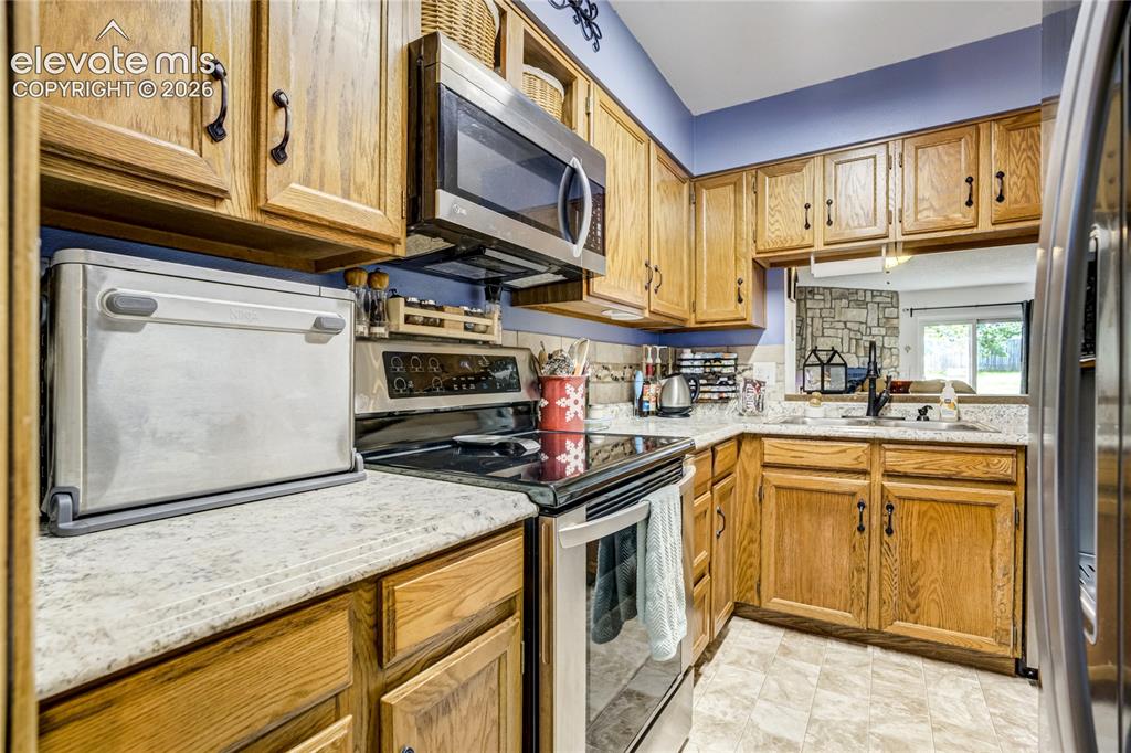 Image 6 of 39: Kitchen