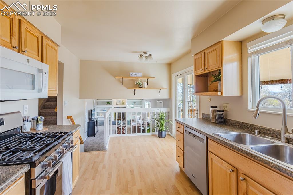 Image 10 of 26: Kitchen