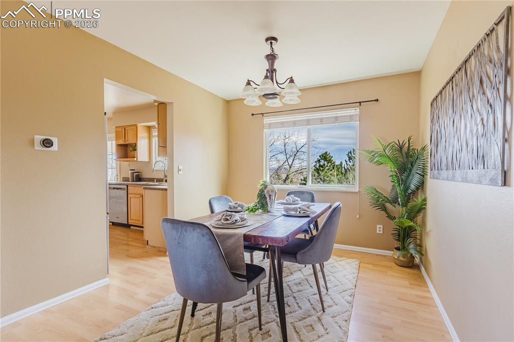 Image 8 of 26: Dining Area