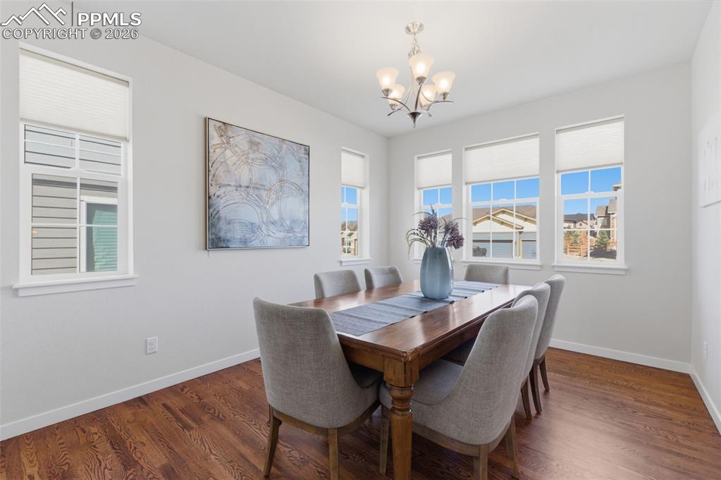 Image 14 of 50: Dining Room