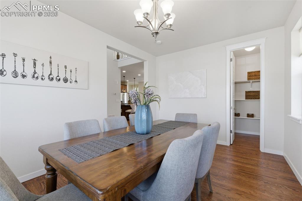 Image 15 of 50: Dining Room