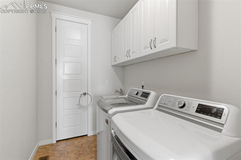 Image 24 of 50: Laundry