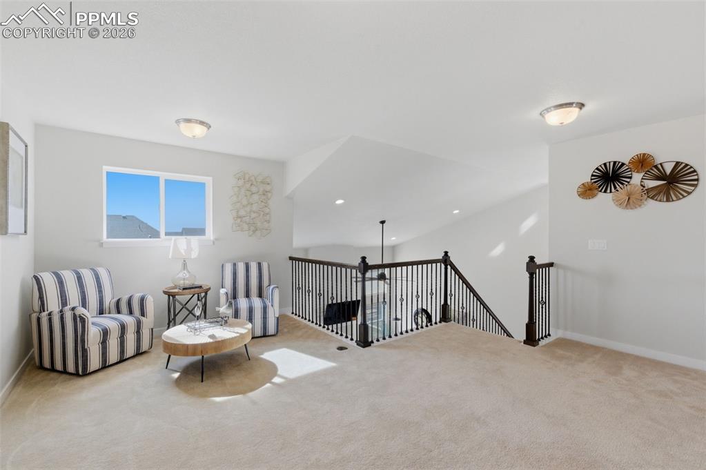 Image 25 of 50: Loft