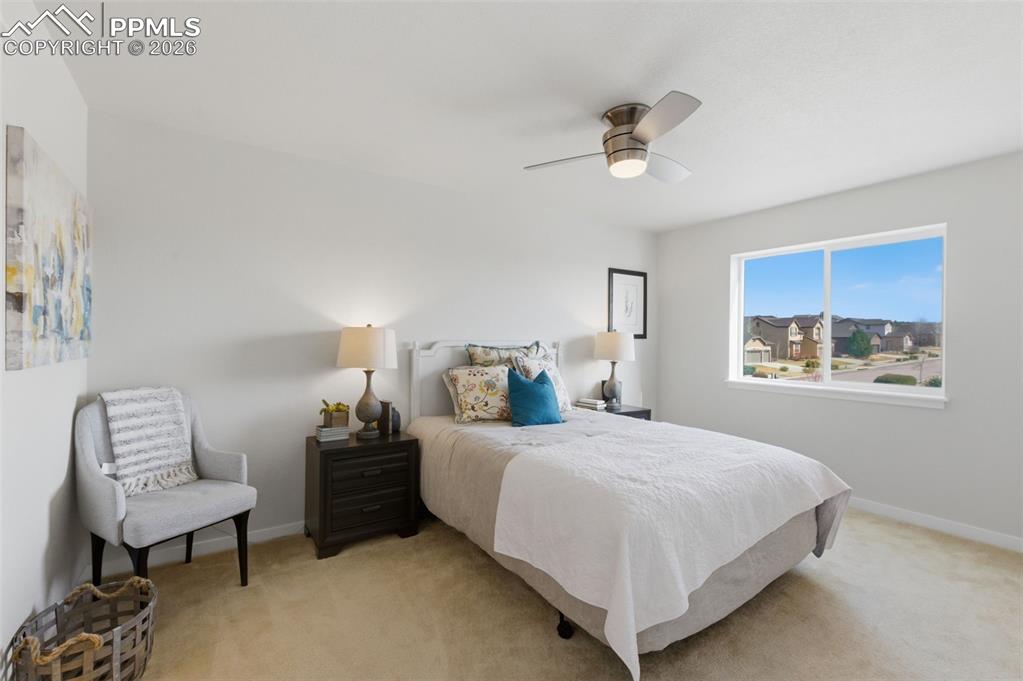 Image 27 of 50: Bedroom