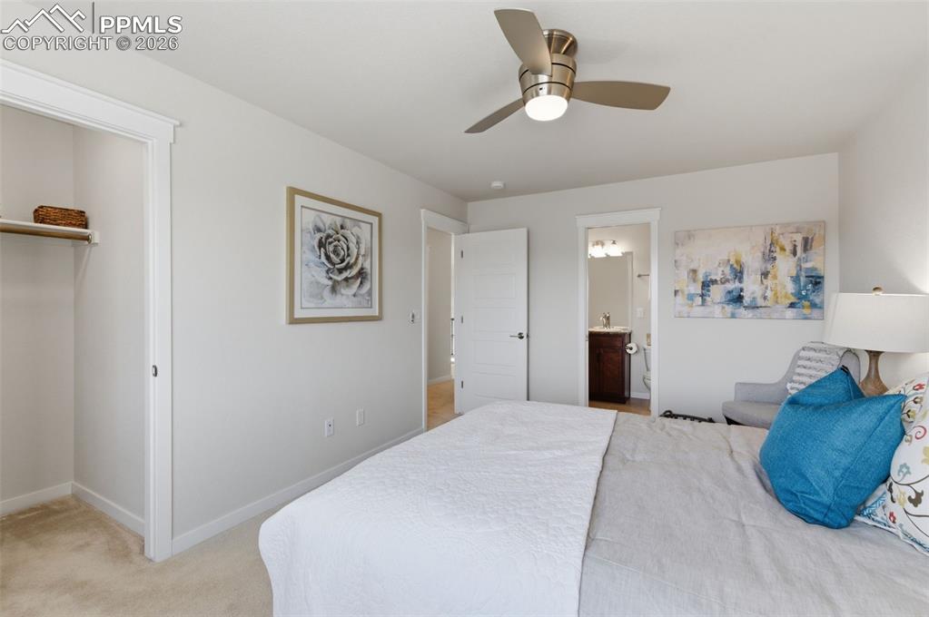 Image 28 of 50: Bedroom