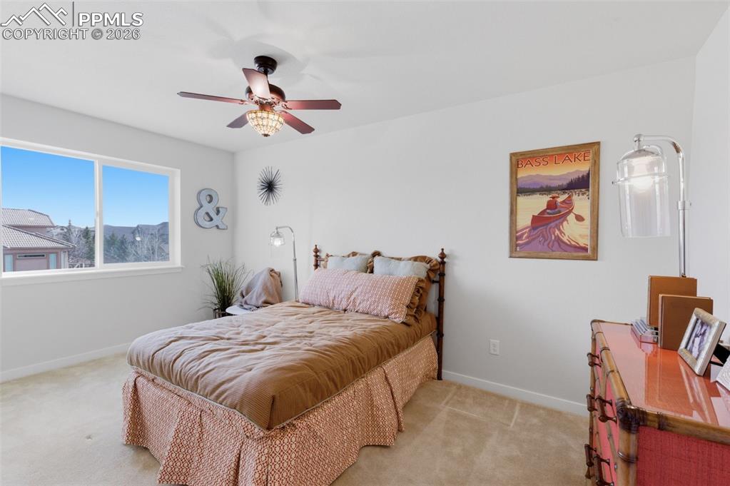 Image 30 of 50: Bedroom