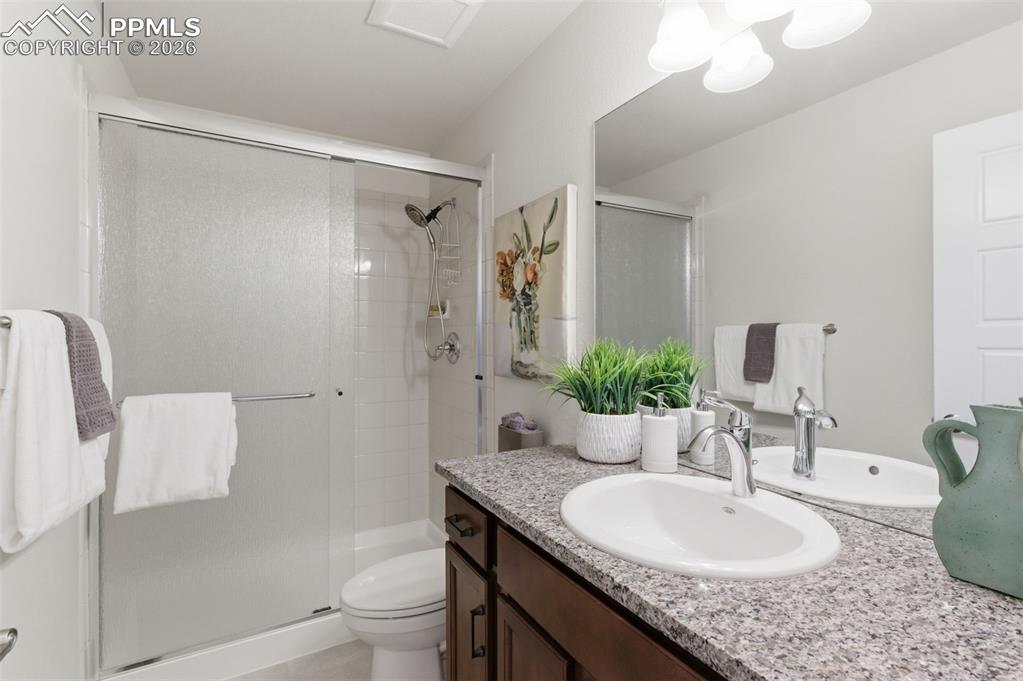 Image 32 of 50: Bathroom