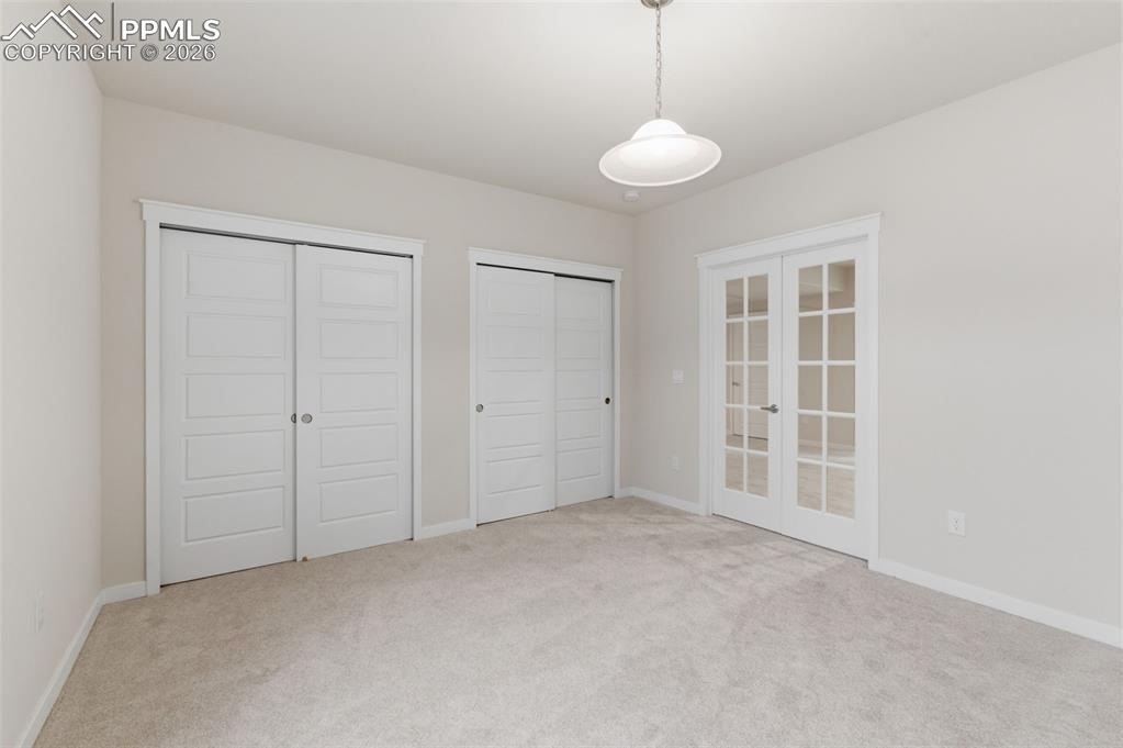 Image 39 of 50: Bedroom