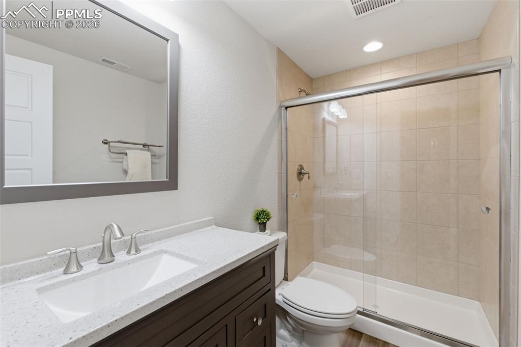 Image 42 of 50: Bathroom