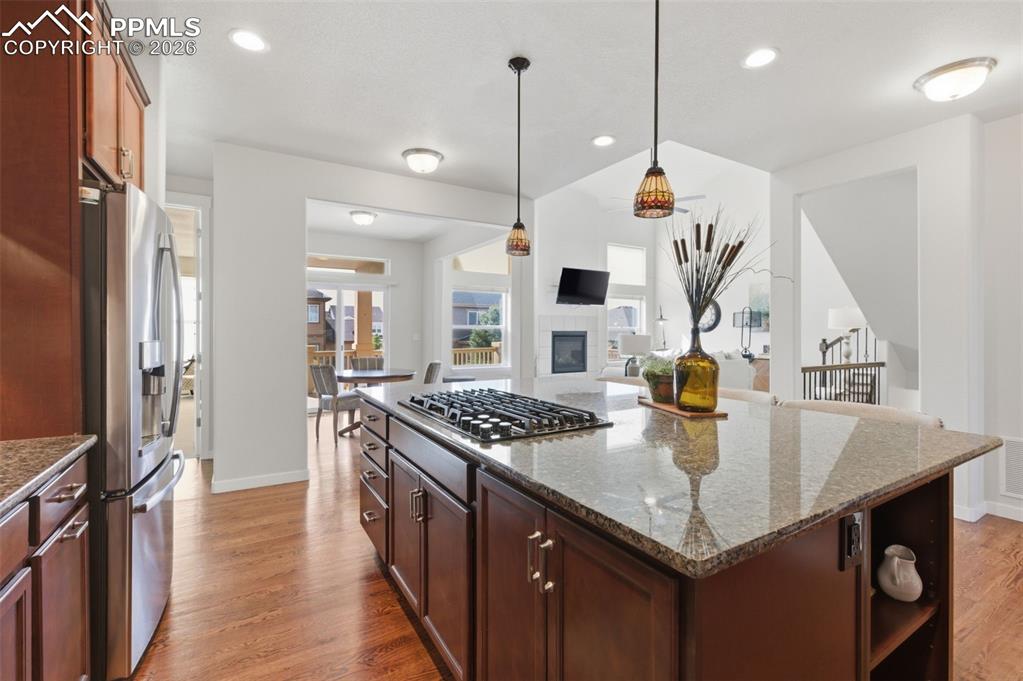 Image 9 of 50: Kitchen