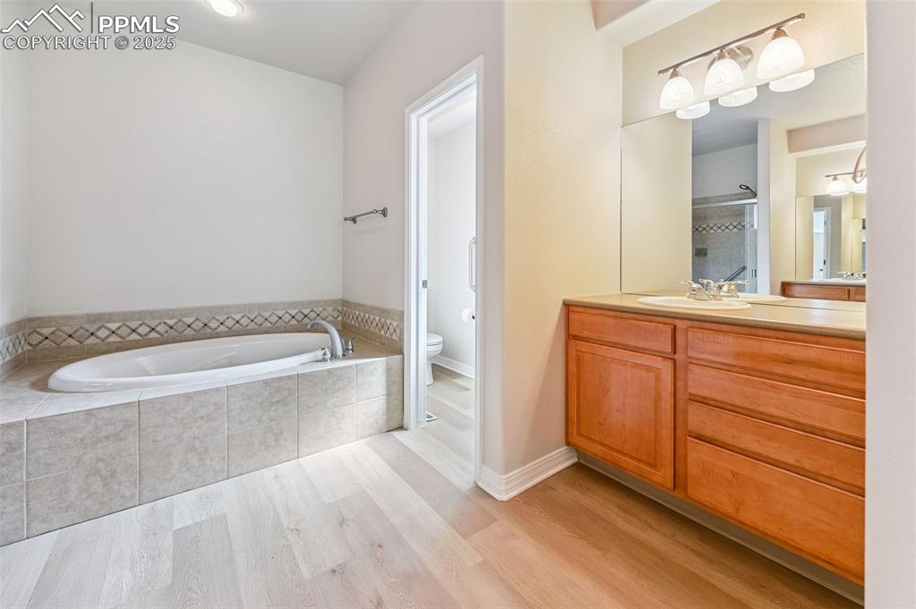 Image 28 of 46: Master bathroom, 5 piece w garden tub