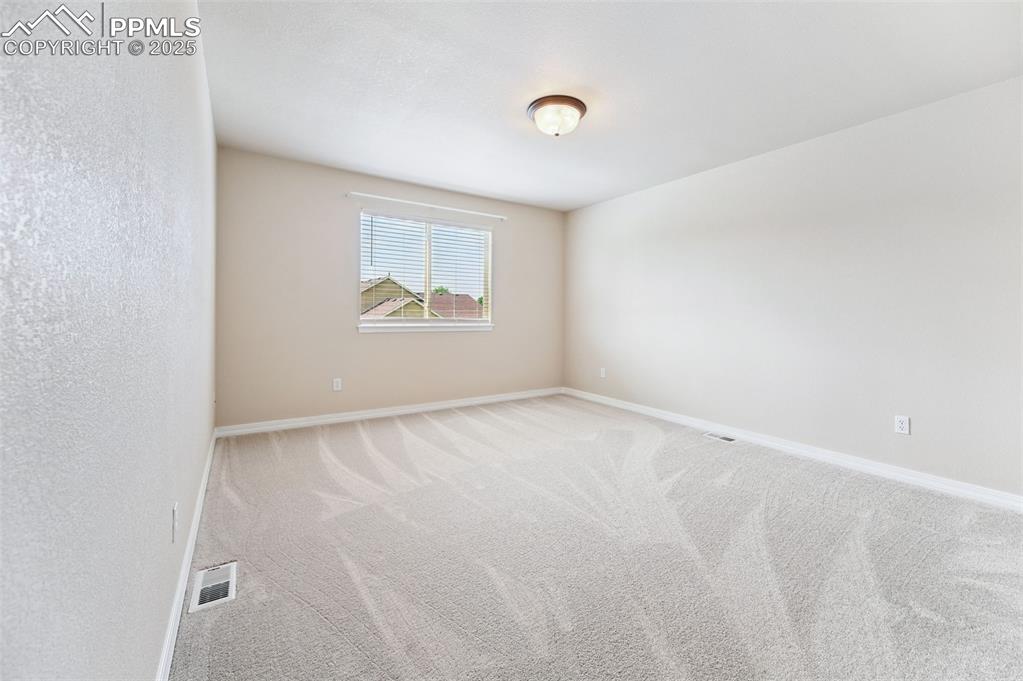 Image 35 of 46: upstairs oversized bedroom 2