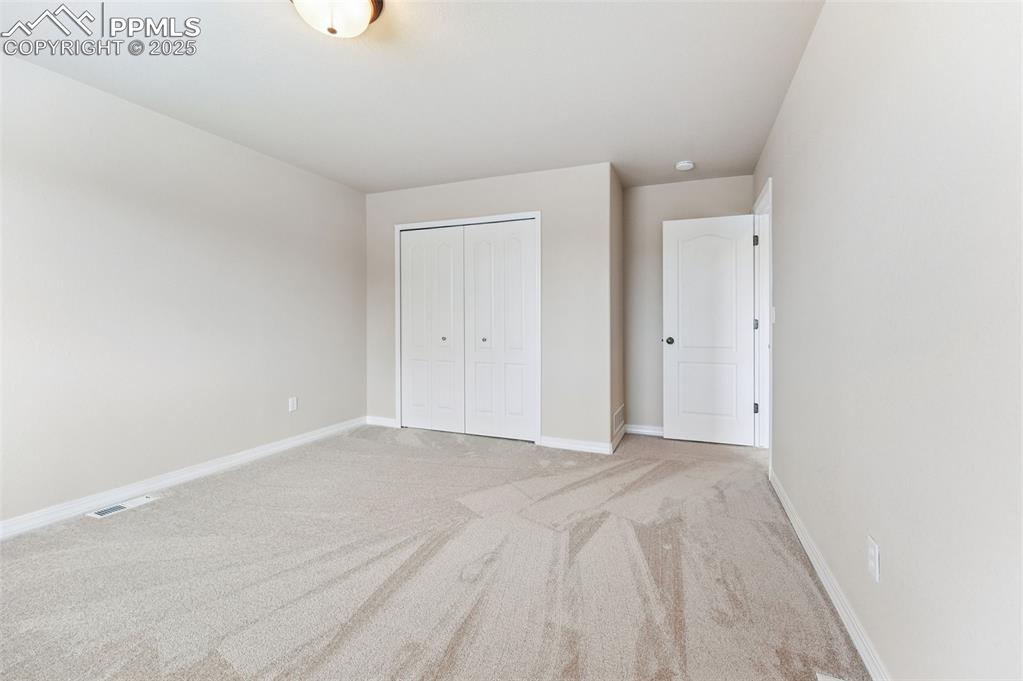 Image 36 of 46: upstairs oversized bedroom 2