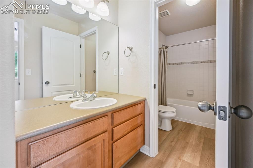 Image 39 of 46: Private bathroom to bedroom 3 upstairs